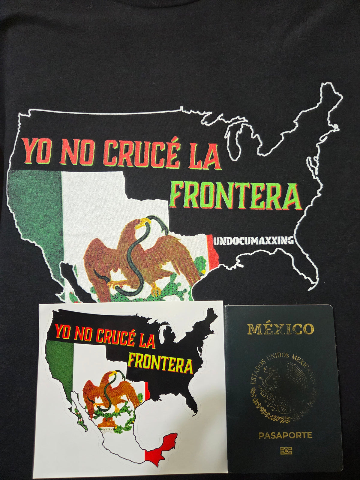 "6" × 6" sticker – Yo No Crucé La Frontera vintage Mexican flag design"